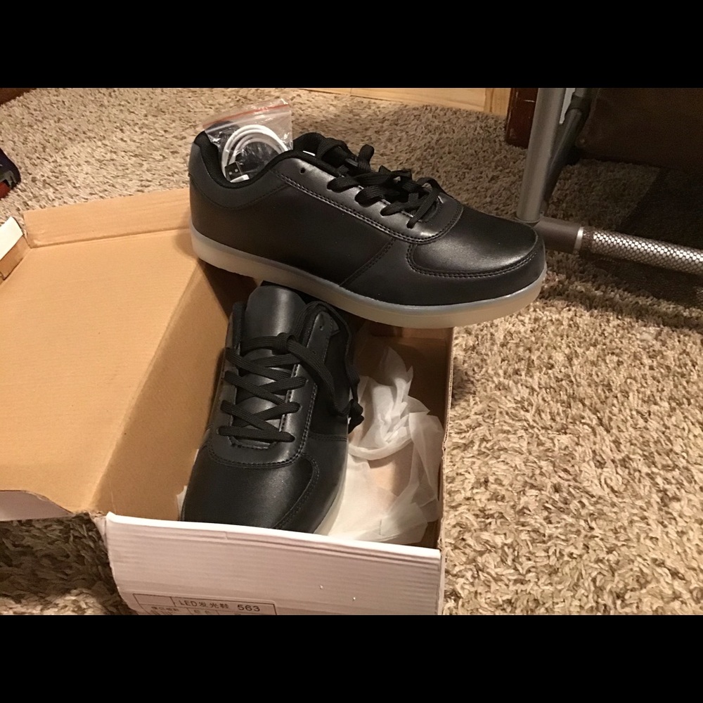 USA 9 1/2 size Brand New Adults Light Shoes